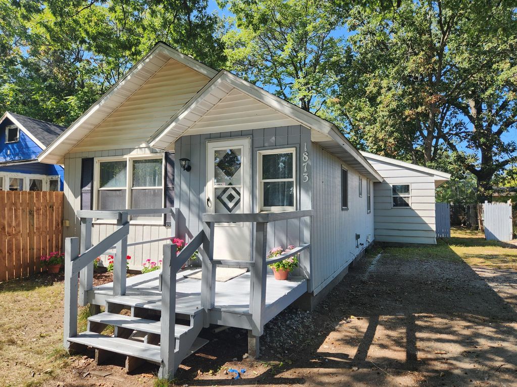 Photo of 1873 Valley Street, Muskegon, MI 49442 (MLS # 26007759)