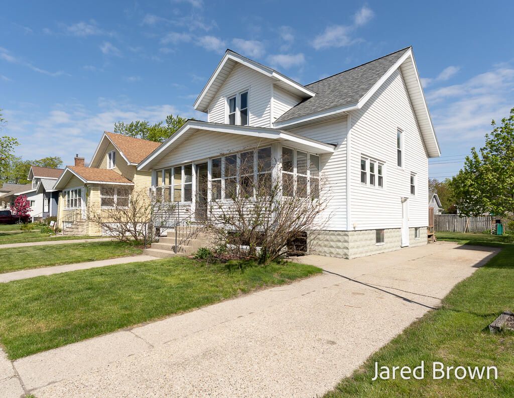 Photo of 1039 Pennoyer Avenue, Grand Haven, MI 49417 (MLS # 26020980)