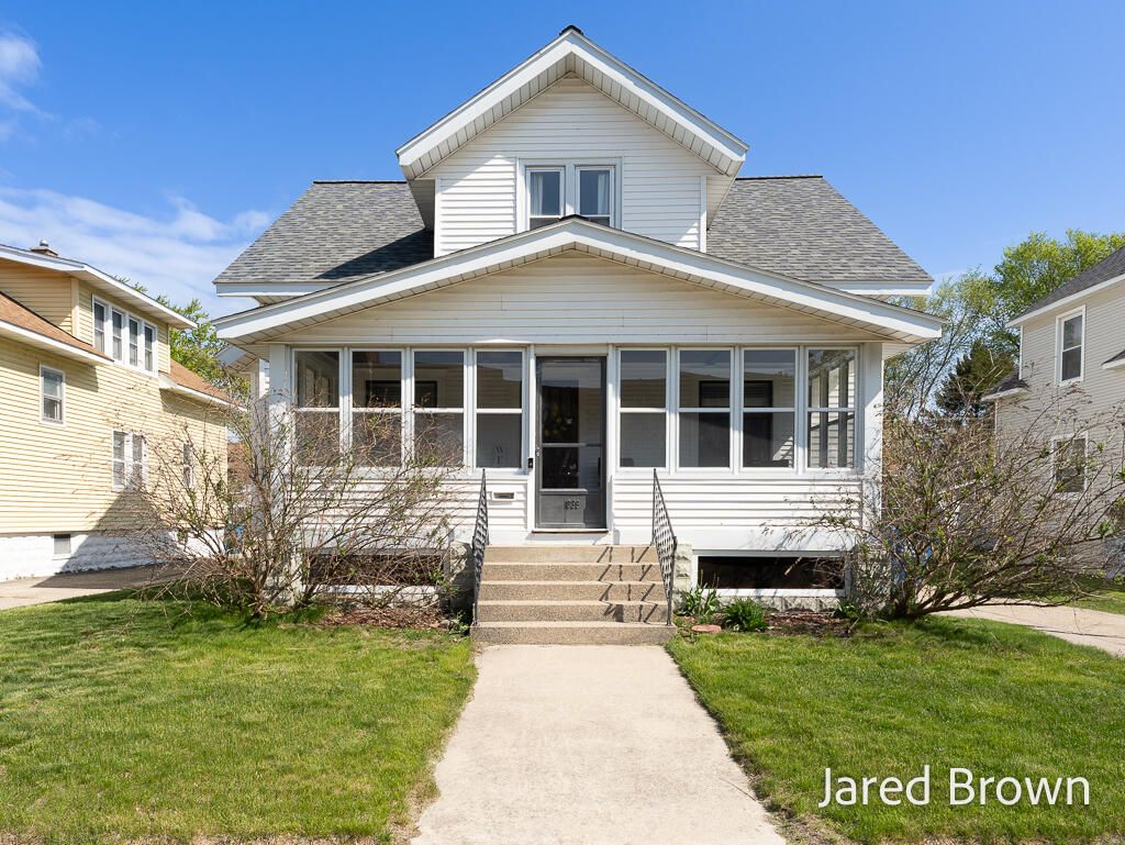 Photo of 1039 Pennoyer Avenue, Grand Haven, MI 49417 (MLS # 26020980)