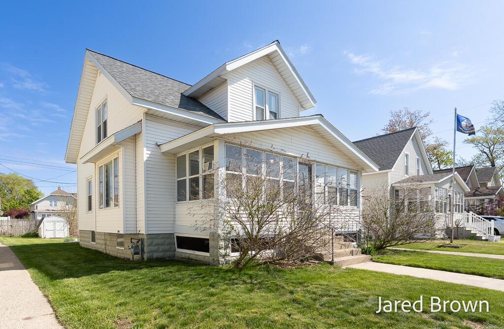 Photo of 1039 Pennoyer Avenue, Grand Haven, MI 49417 (MLS # 26020980)