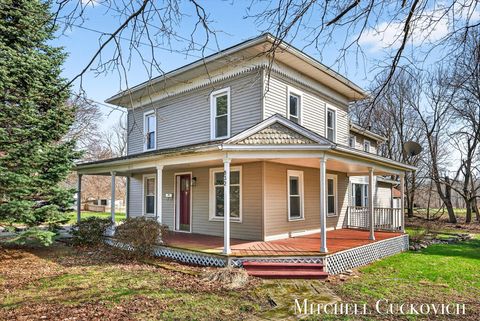Photo of 832 E Michigan Avenue, Marshall, MI 49068 (MLS # 26010953)