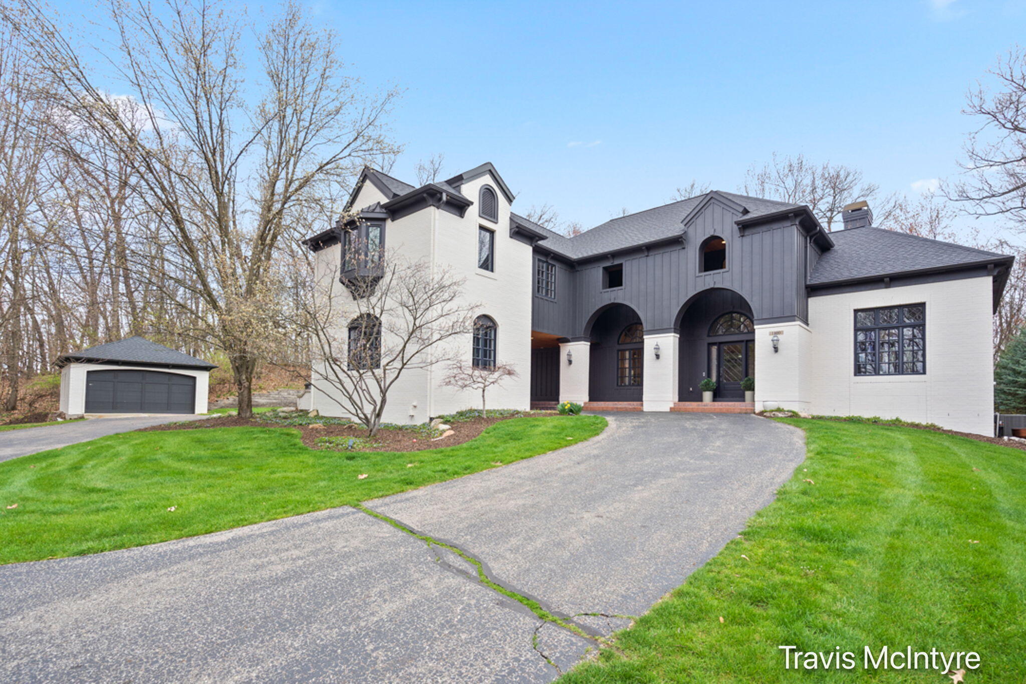 1100 Skyevale Drive NE