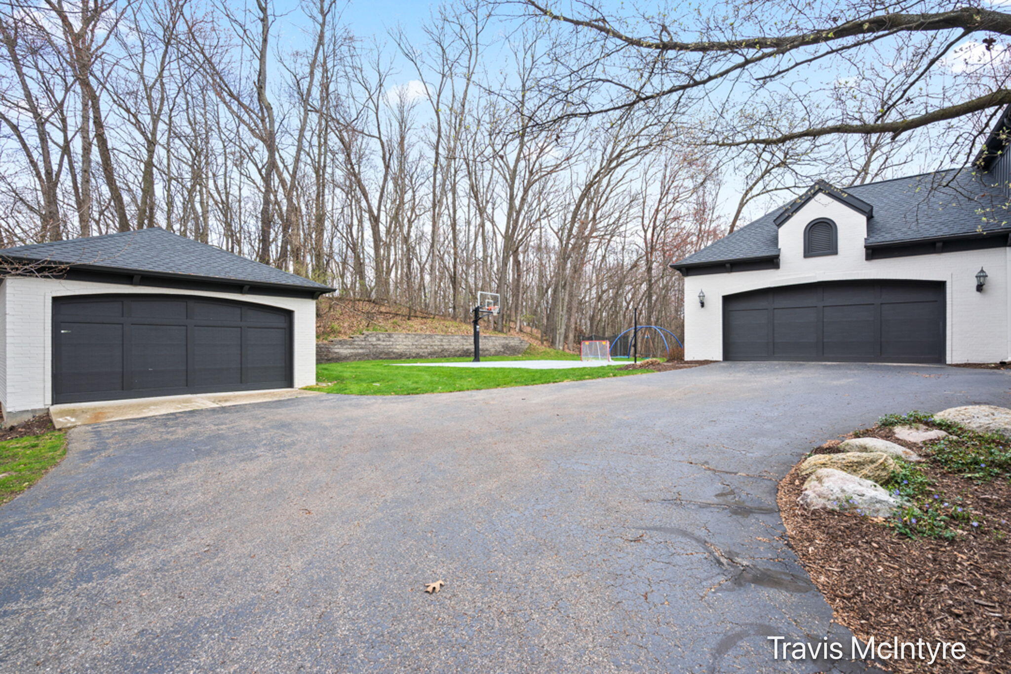 1100 Skyevale Drive NE