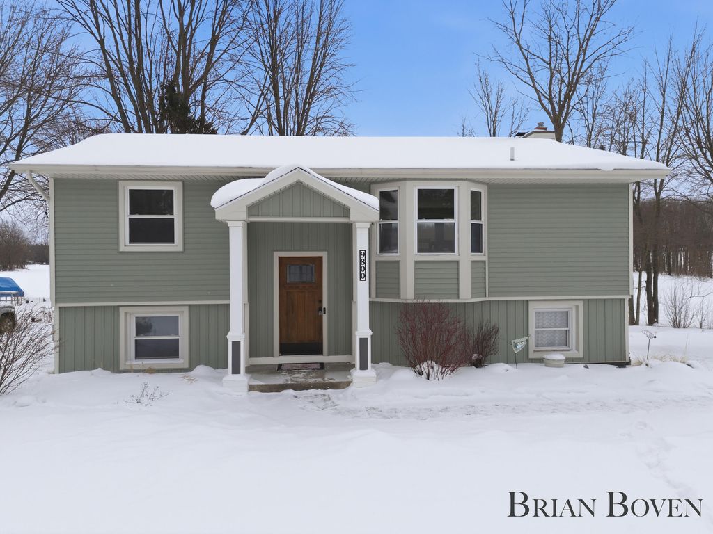 Photo of 9800 10 Mile Road NE, Rockford, MI 49341 (MLS # 26004092)