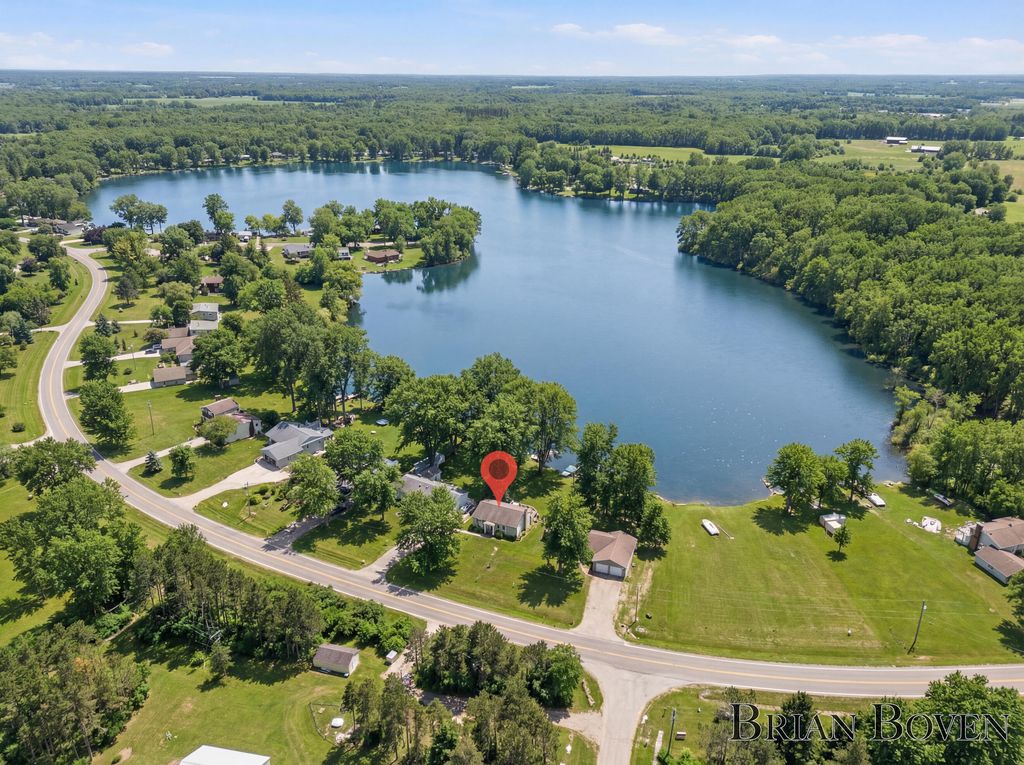 Photo of 9800 10 Mile Road NE, Rockford, MI 49341 (MLS # 26004092)