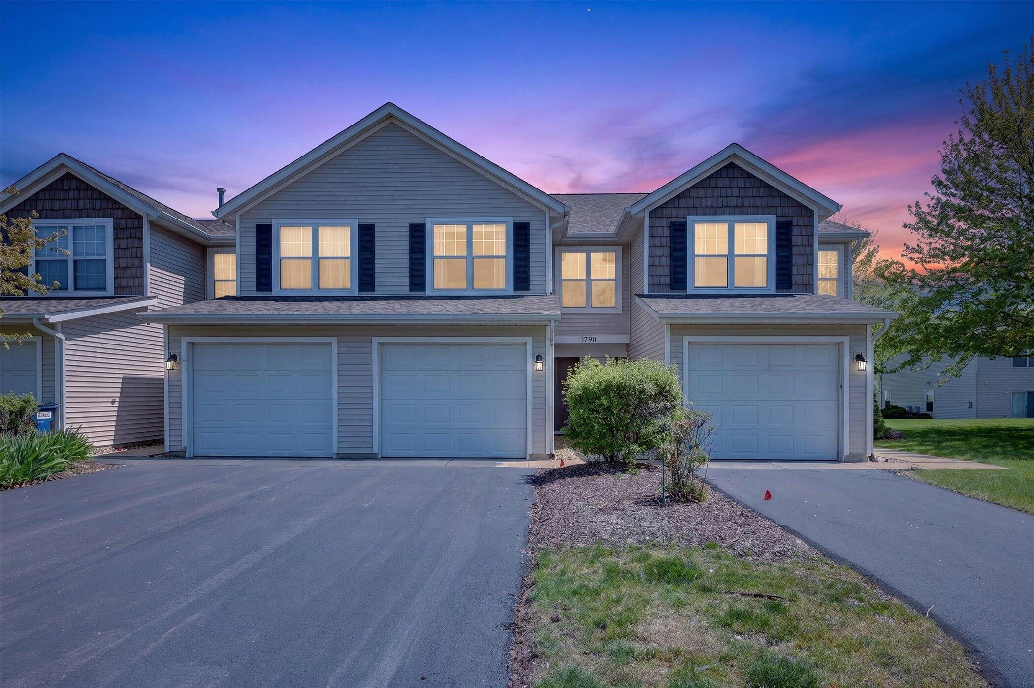 Photo 1 of 37 — 1790 Grand Court NE Unit 35, Grand Rapids, MI 49525