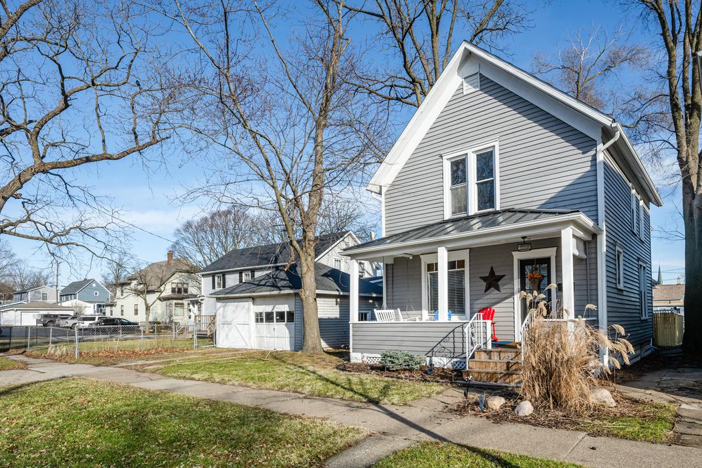 Photo of 907 Market Street, St. Joseph, MI 49085 (MLS # 26005900)