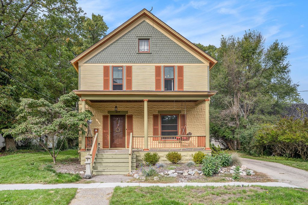 Photo of 307 S 4th Street, Grand Haven, MI 49417 (MLS # 25050625)