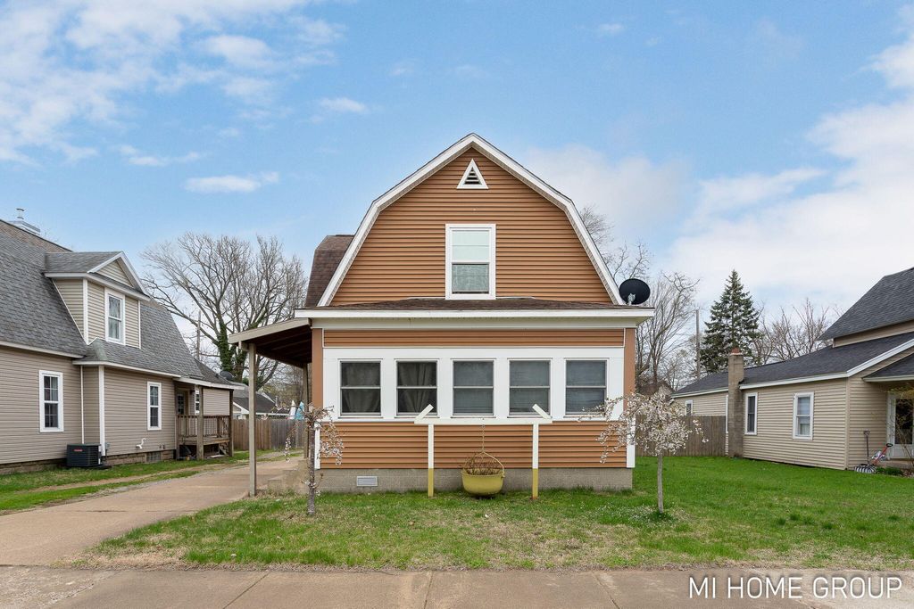 Photo of 316 W 13th Street, Holland, MI 49423 (MLS # 25017484)