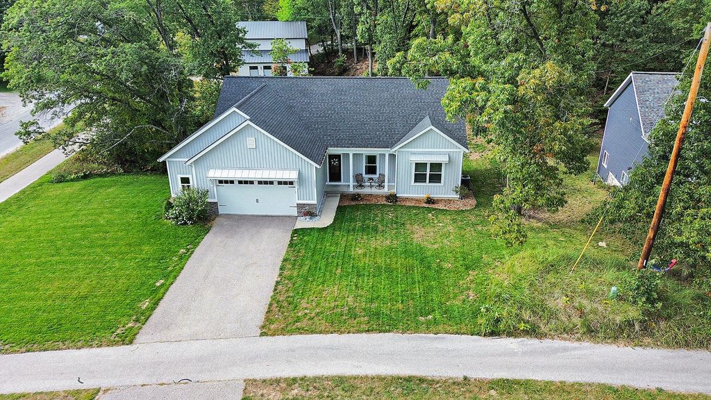 Photo of 17745 Hiawatha Drive, Spring Lake, MI 49456 (MLS # 25052902)