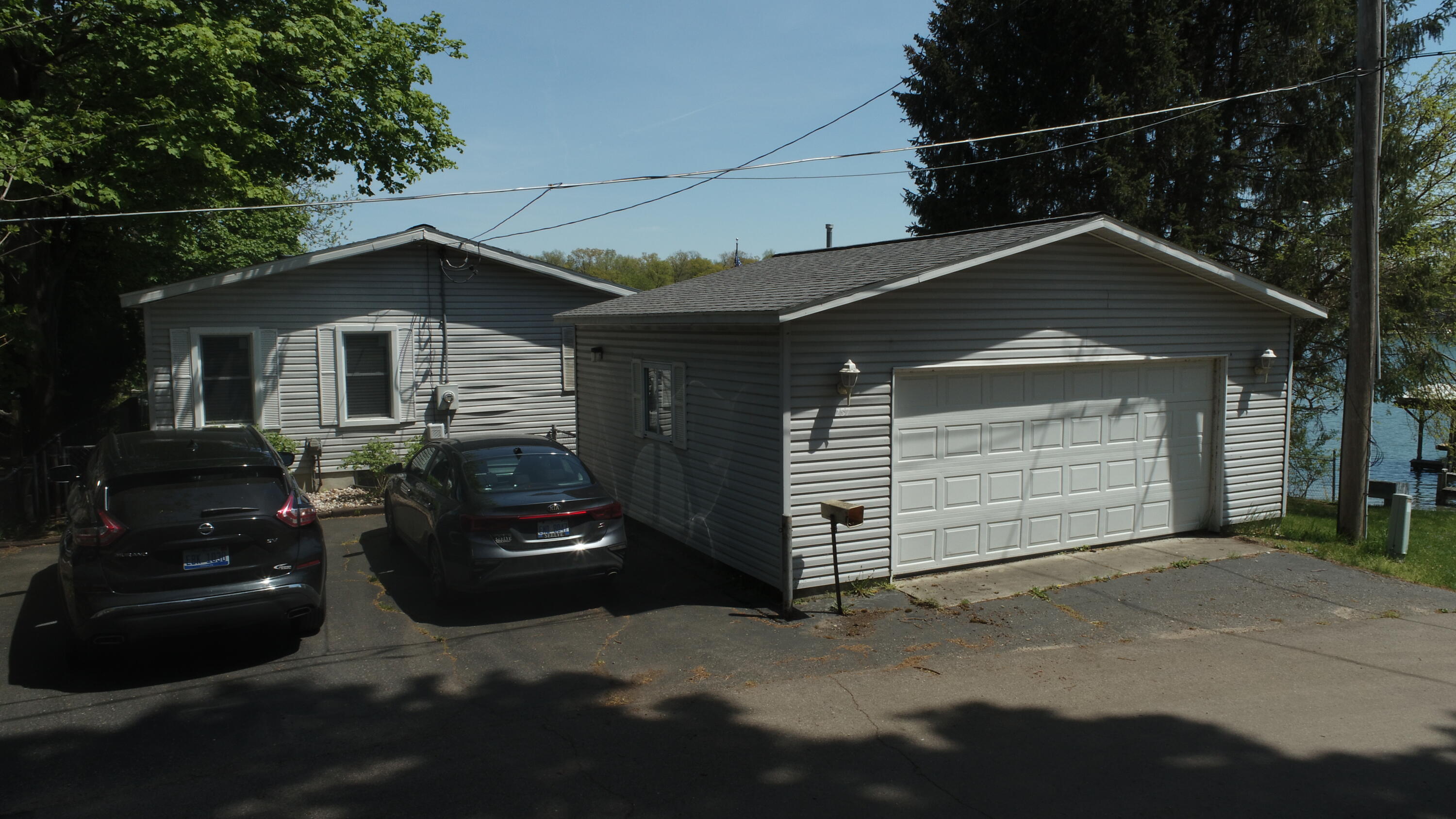 Photo 4 of 38 of 257 S Gull Lake Drive house