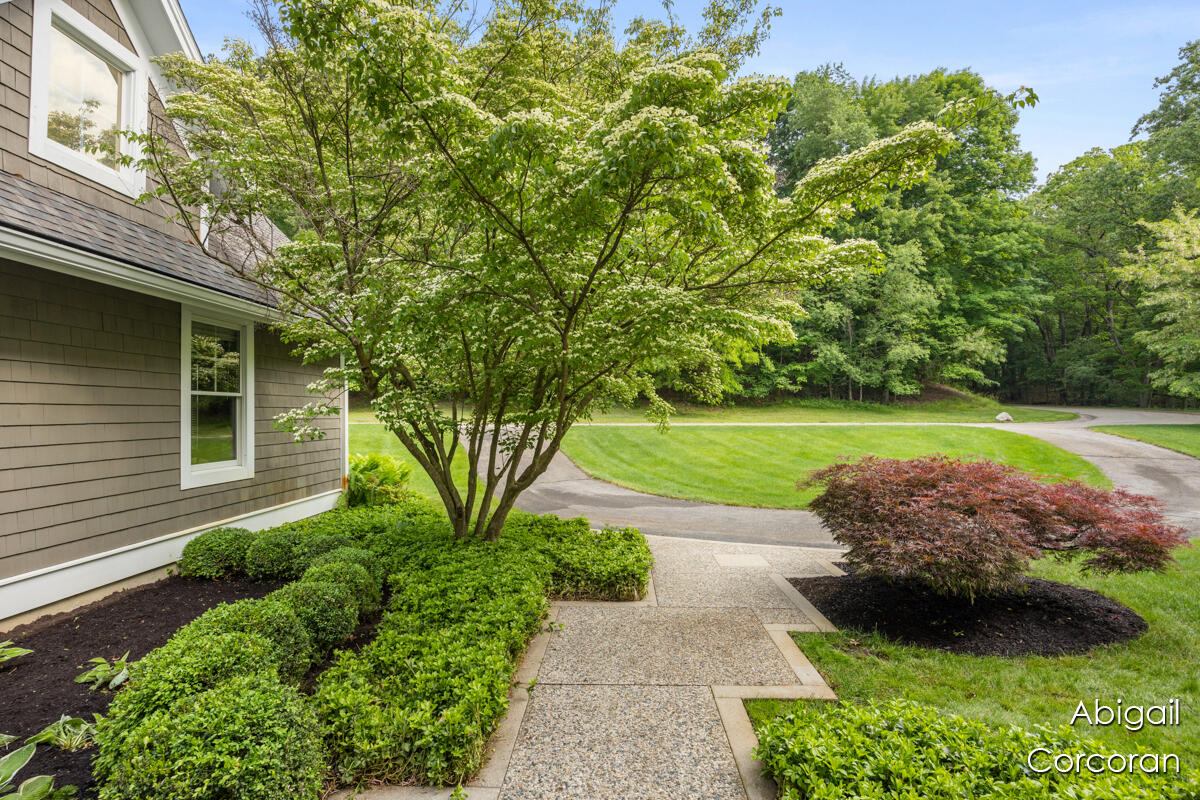 1590 Foot Hills Trail NE