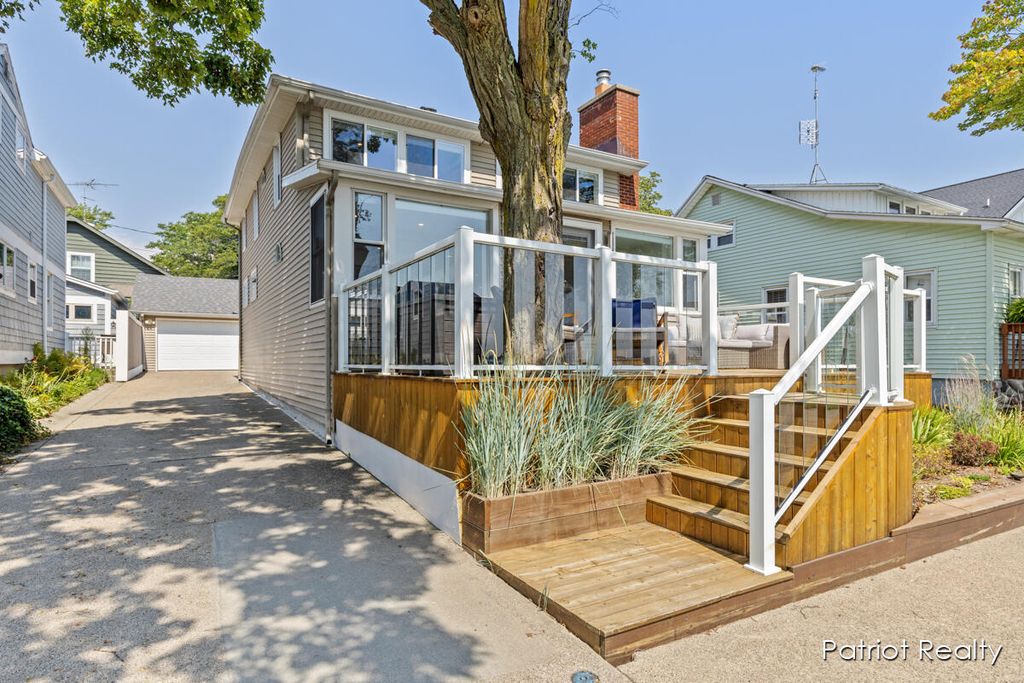 Photo of 16631 Lakeview Street, Spring Lake, MI 49456 (MLS # 26010842)