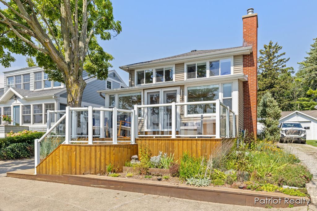 Photo of 16631 Lakeview Street, Spring Lake, MI 49456 (MLS # 26010842)