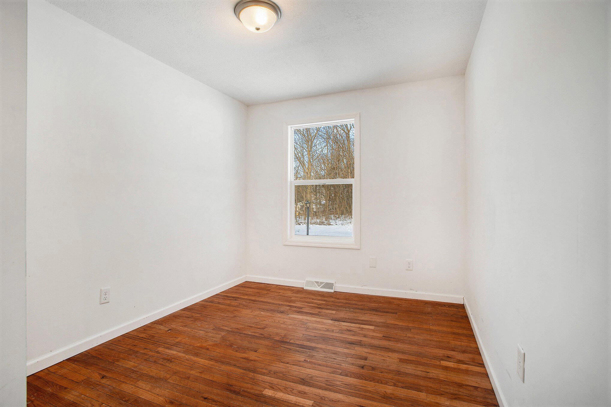 Union City, Michigan 49094, United States, 4 Bedrooms Bedrooms, ,2 BathroomsBathrooms,Residential,Pending,13647