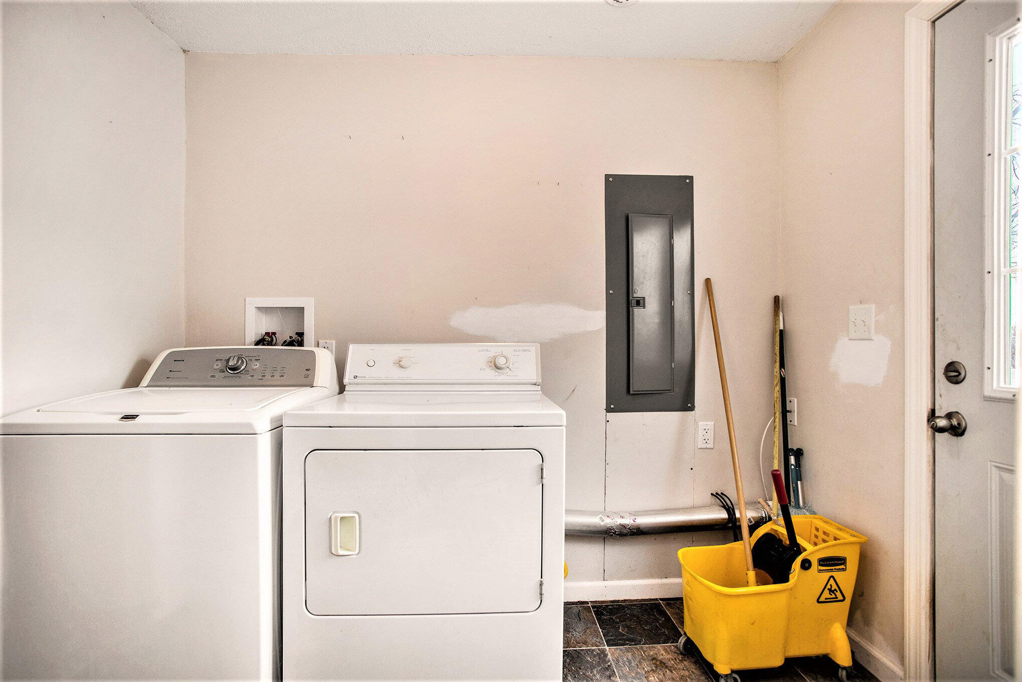 Union City, Michigan 49094, United States, 4 Bedrooms Bedrooms, ,2 BathroomsBathrooms,Residential,Pending,13647