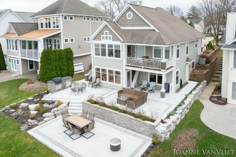 585 Crescent Drive Holland MI 49423