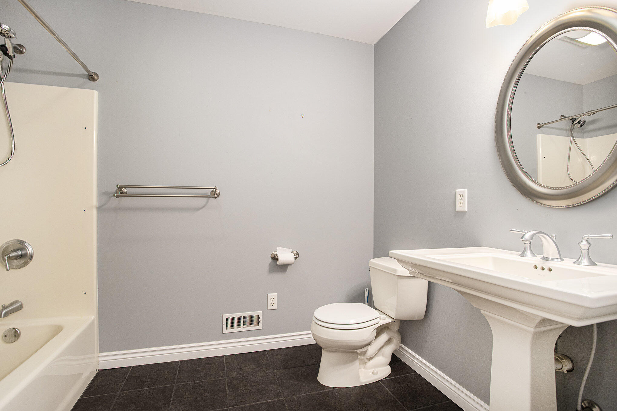 Mattawan, Michigan 49071, United States, 5 Bedrooms Bedrooms, ,4 BathroomsBathrooms,Residential,Active,173547