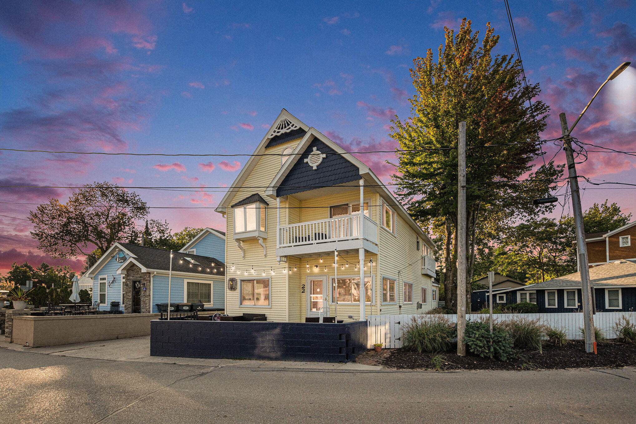 South Haven, Michigan 49090, United States, 4 Bedrooms Bedrooms, ,3 BathroomsBathrooms,Residential,Active,209081