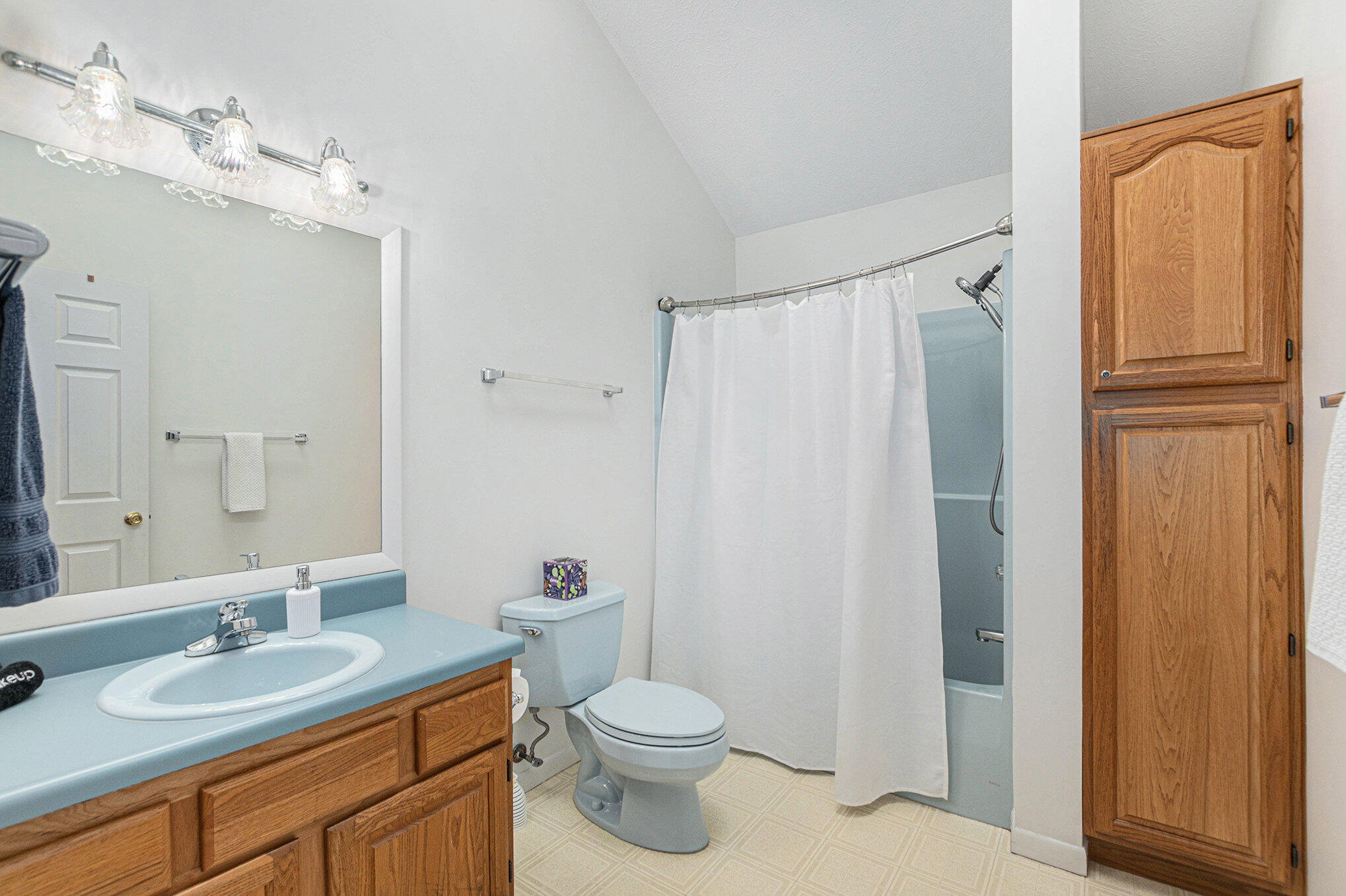 South Haven, Michigan 49090, United States, 4 Bedrooms Bedrooms, ,3 BathroomsBathrooms,Residential,Active,209081