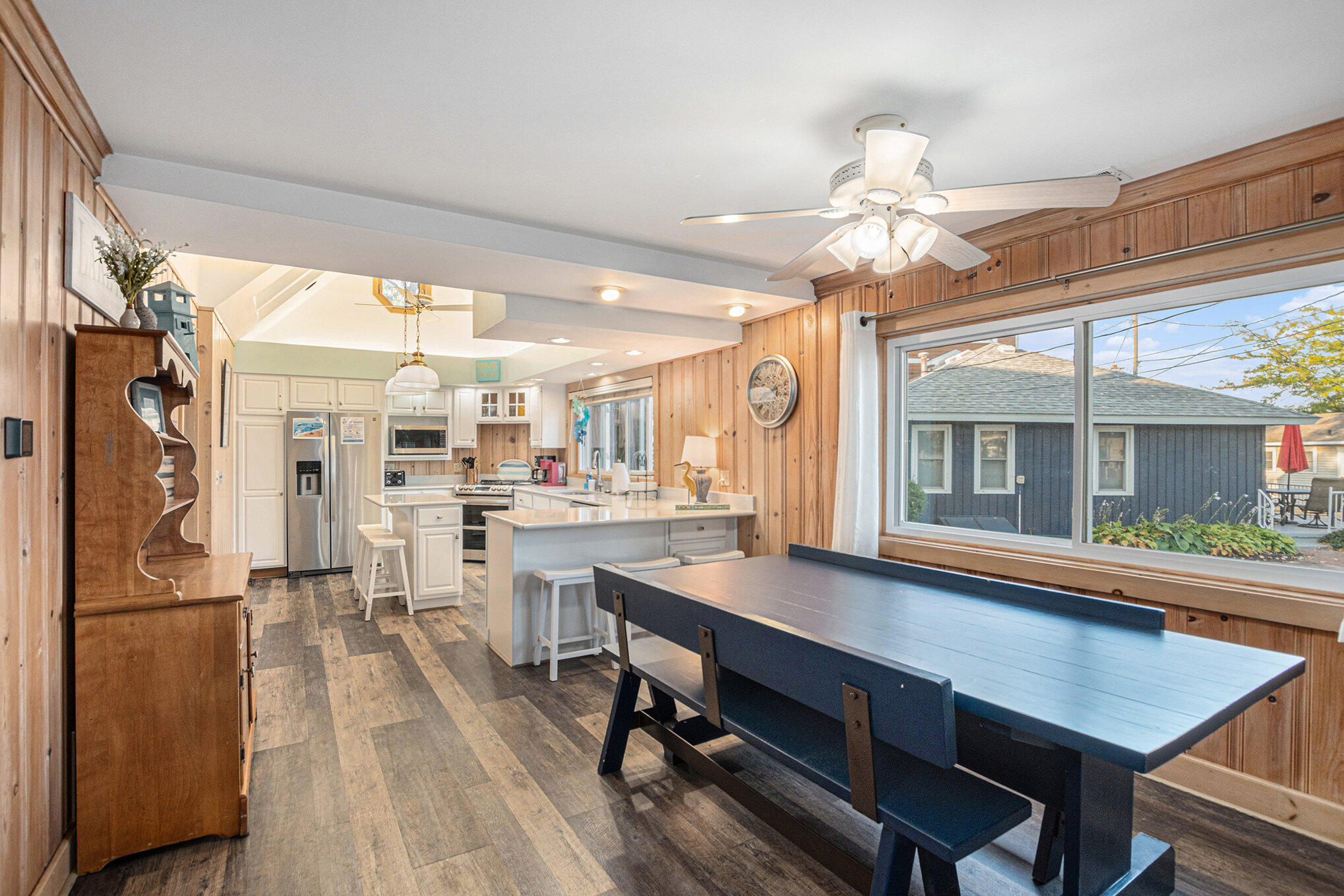 South Haven, Michigan 49090, United States, 4 Bedrooms Bedrooms, ,3 BathroomsBathrooms,Residential,Active,209081