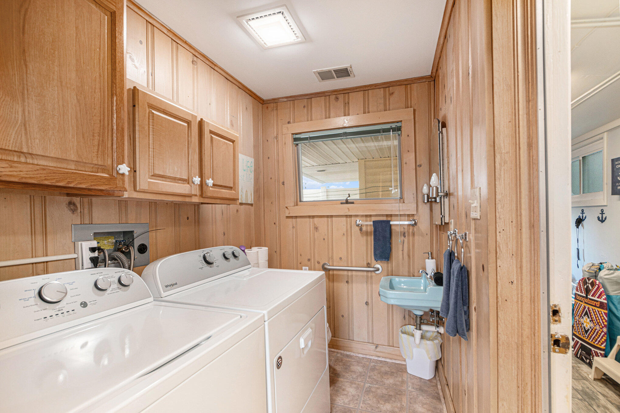 South Haven, Michigan 49090, United States, 4 Bedrooms Bedrooms, ,3 BathroomsBathrooms,Residential,Active,209081