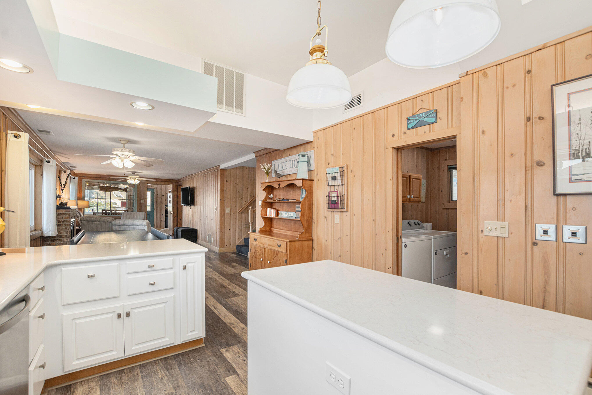 South Haven, Michigan 49090, United States, 4 Bedrooms Bedrooms, ,3 BathroomsBathrooms,Residential,Active,209081