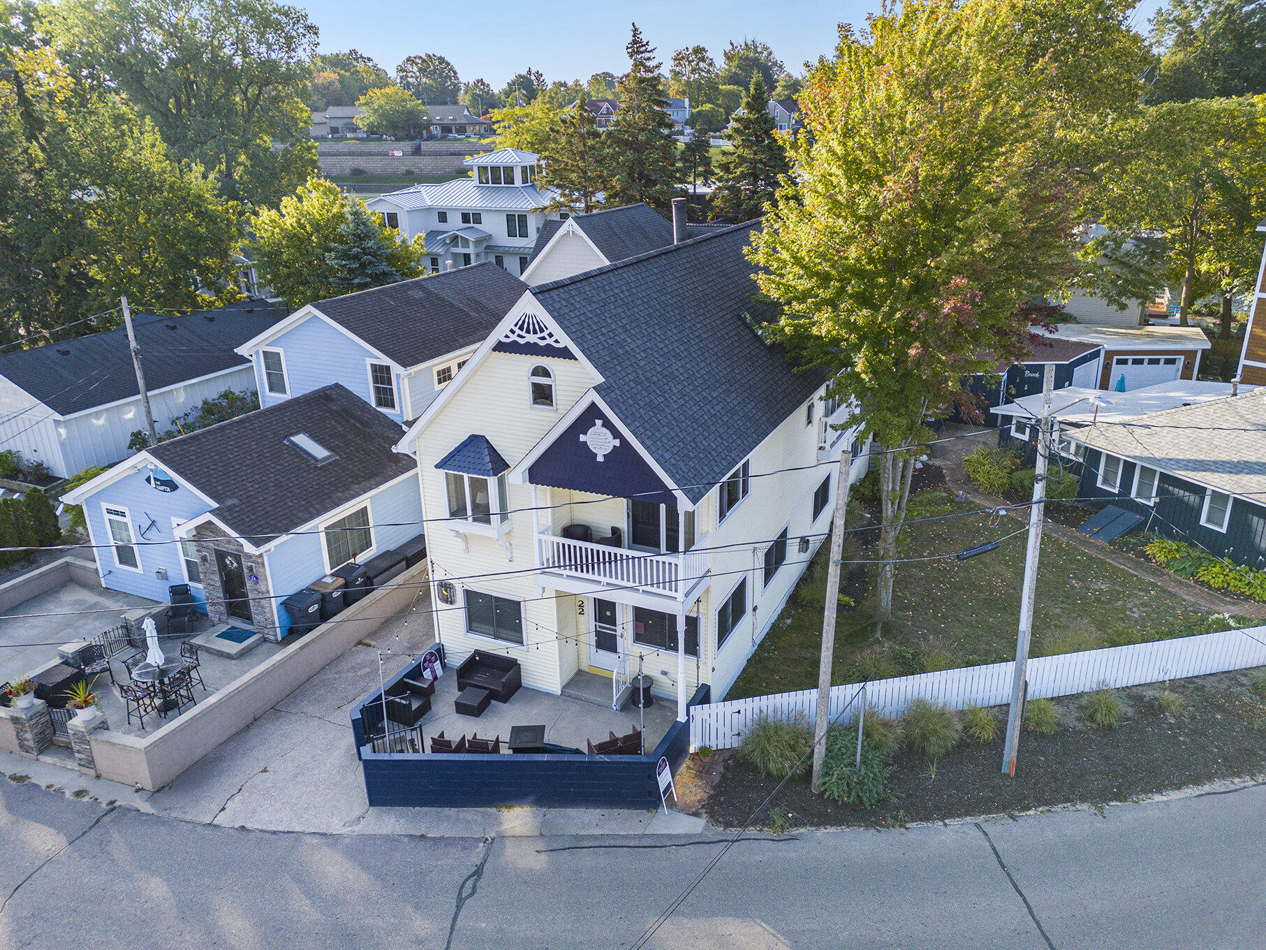 South Haven, Michigan 49090, United States, 4 Bedrooms Bedrooms, ,3 BathroomsBathrooms,Residential,Active,209081