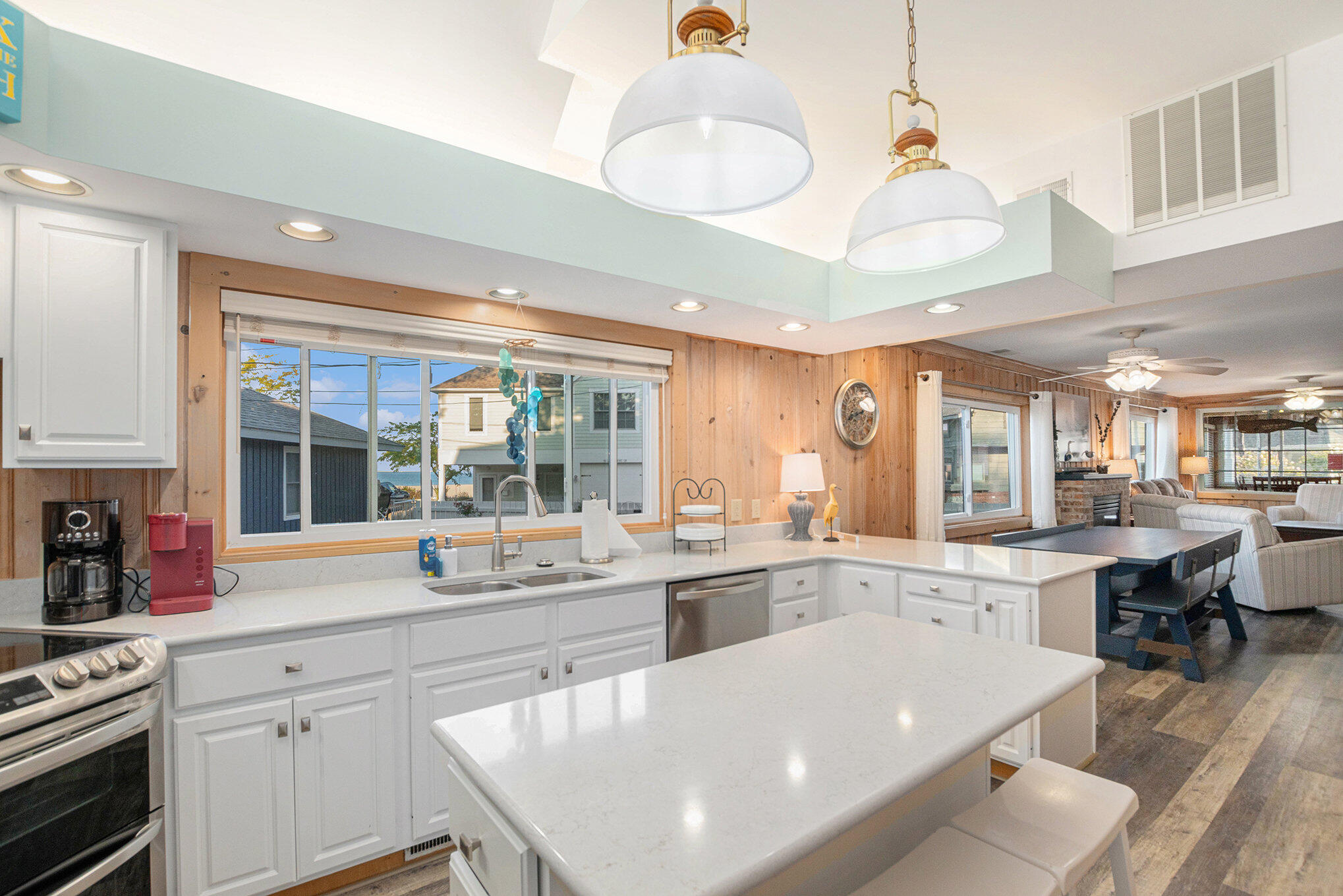 South Haven, Michigan 49090, United States, 4 Bedrooms Bedrooms, ,3 BathroomsBathrooms,Residential,Active,209081