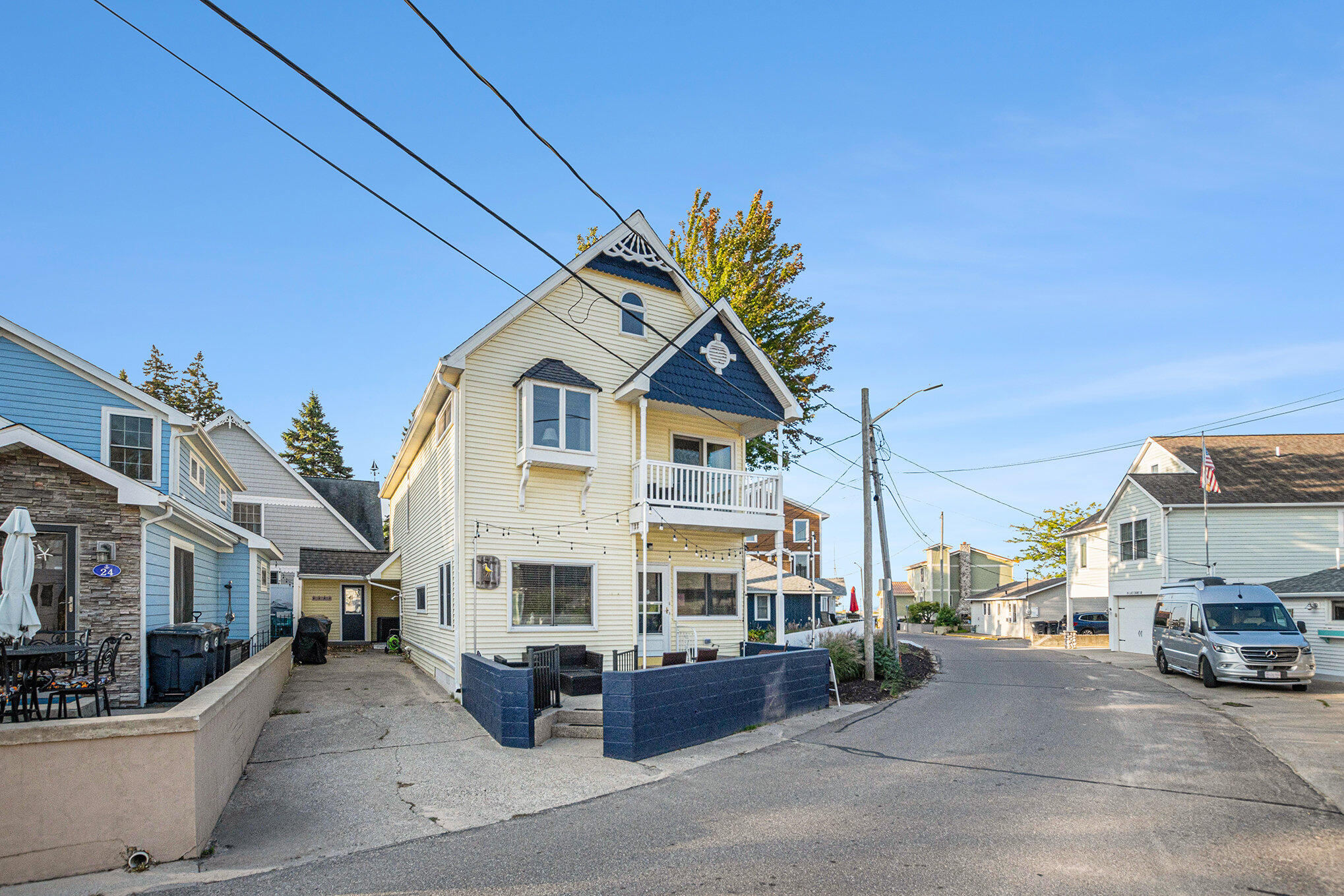 South Haven, Michigan 49090, United States, 4 Bedrooms Bedrooms, ,3 BathroomsBathrooms,Residential,Active,209081