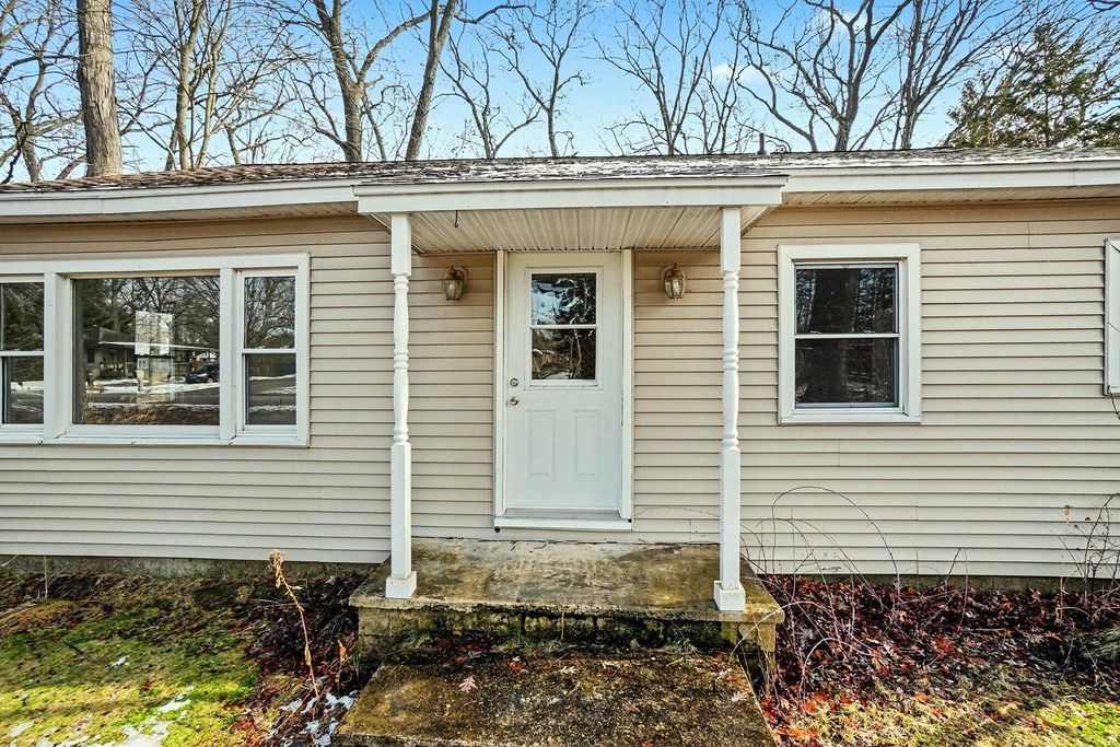 Photo of 1504 Sunview Street, Muskegon, MI 49445 (MLS # 26001702)