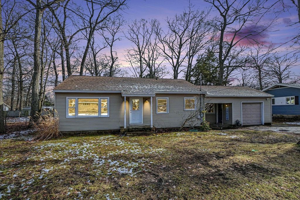 Photo of 1504 Sunview Street, Muskegon, MI 49445 (MLS # 26001702)