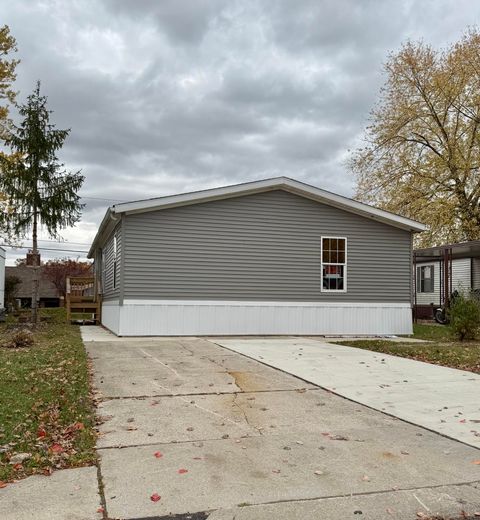 Photo of 3900 W Jefferson Avenue, Trenton, MI 48183 (MLS # 25057490)