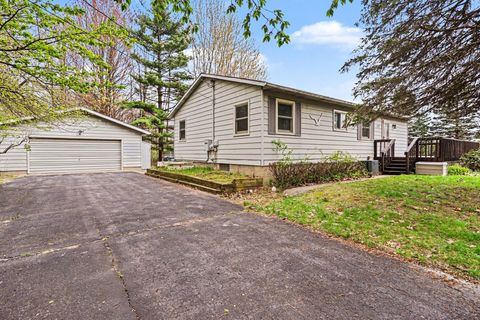 Photo of 602 Kentucky Avenue, South Haven, MI 49090 (MLS # 26019063)