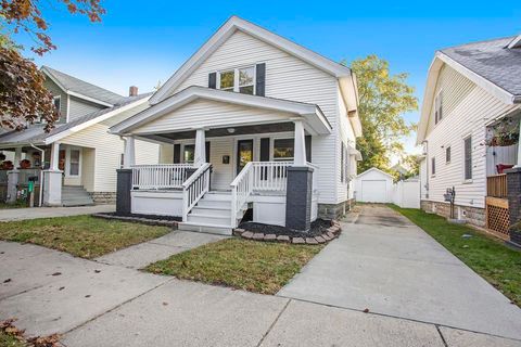 Photo of 1128 Powers Avenue NW, Grand Rapids, MI 49504 (MLS # 26018808)