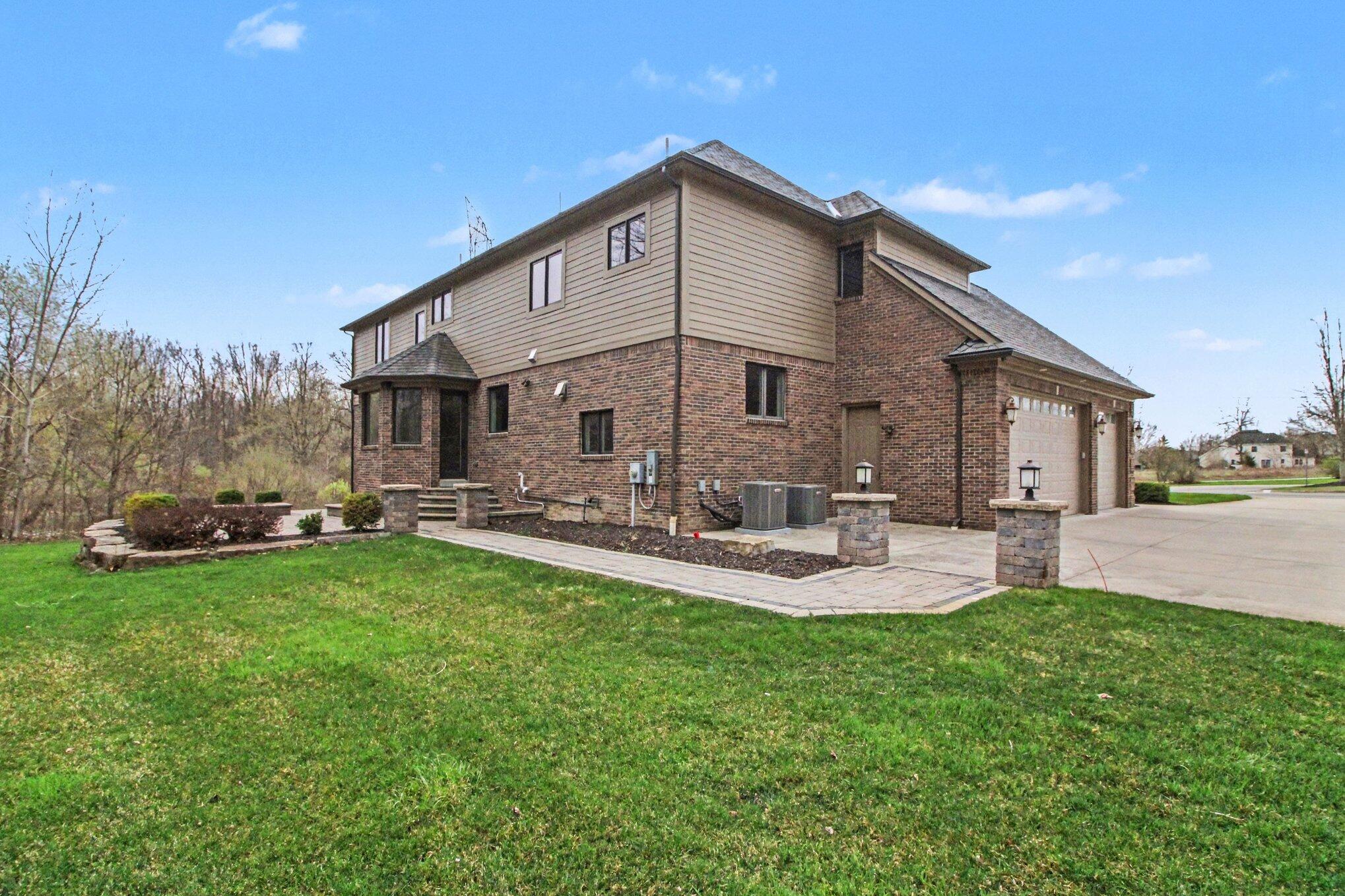 Northville, Michigan, 48167, United States, 4 Bedrooms Bedrooms, ,5 BathroomsBathrooms,Residential,Contingent,2041571