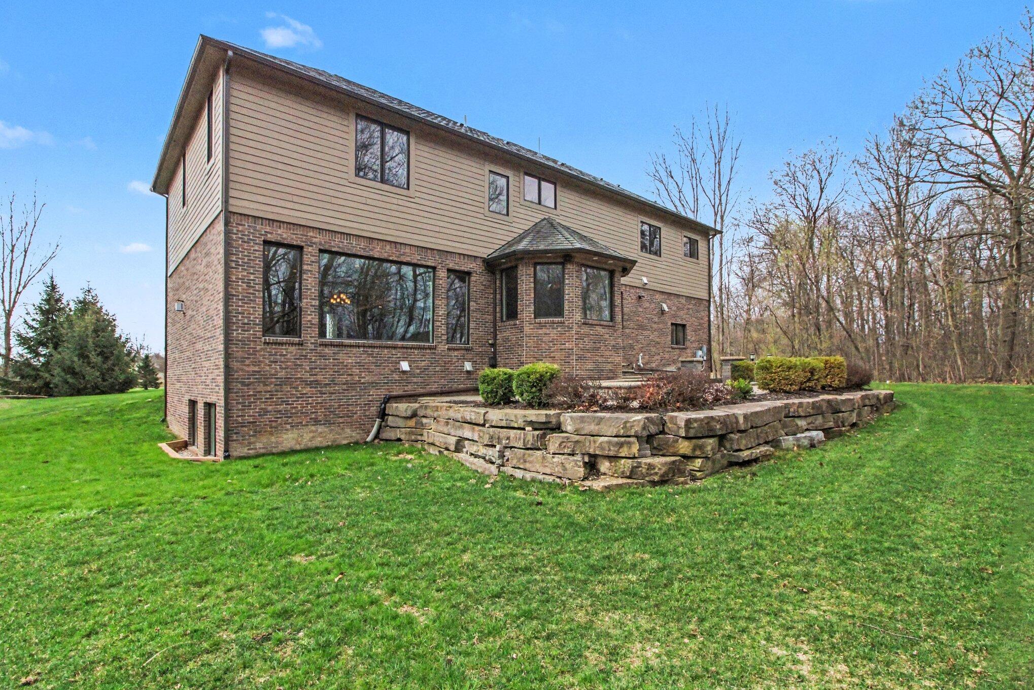 Northville, Michigan, 48167, United States, 4 Bedrooms Bedrooms, ,5 BathroomsBathrooms,Residential,Contingent,2041571