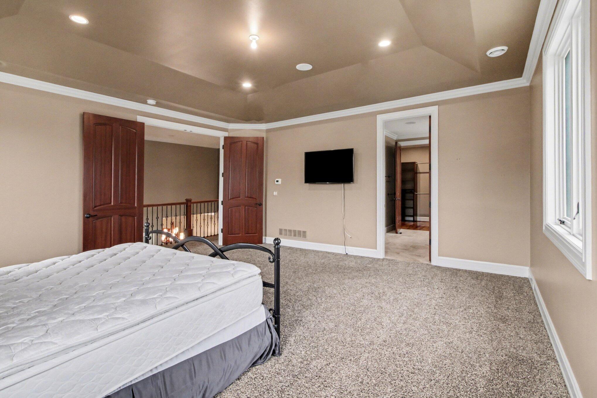 Northville, Michigan, 48167, United States, 4 Bedrooms Bedrooms, ,5 BathroomsBathrooms,Residential,Contingent,2041571
