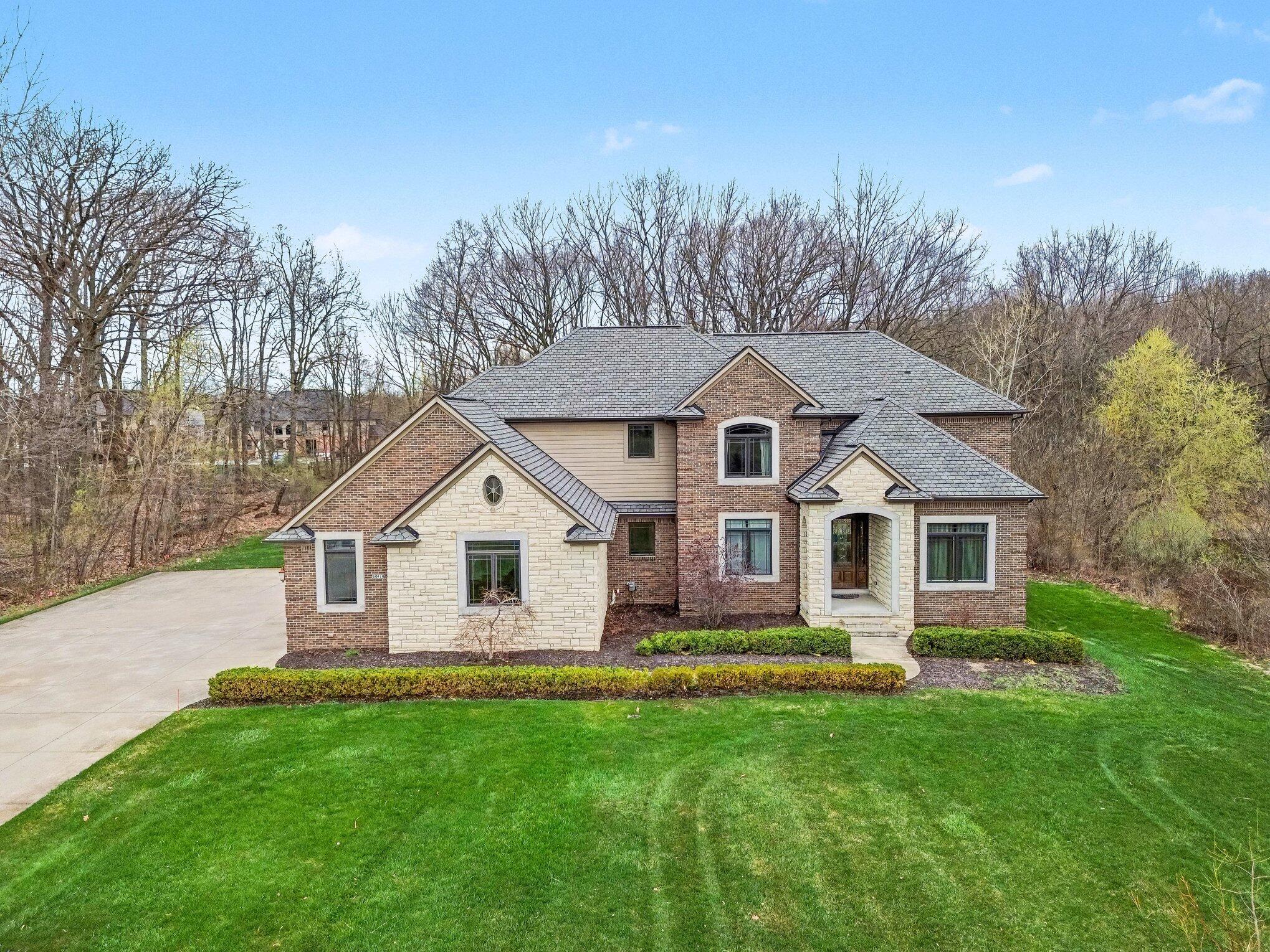 Northville, Michigan, 48167, United States, 4 Bedrooms Bedrooms, ,5 BathroomsBathrooms,Residential,Contingent,2041571