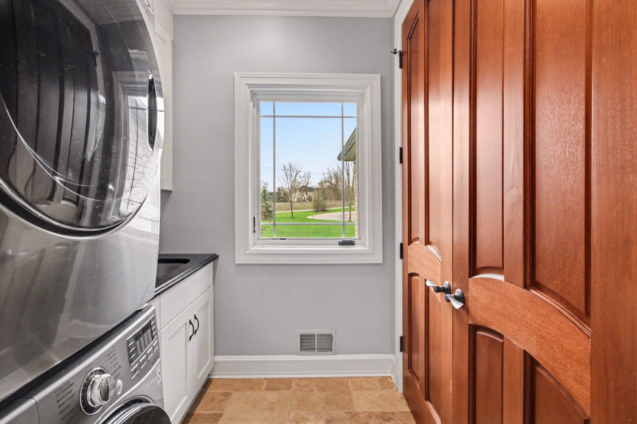 Northville, Michigan, 48167, United States, 4 Bedrooms Bedrooms, ,5 BathroomsBathrooms,Residential,Contingent,2041571