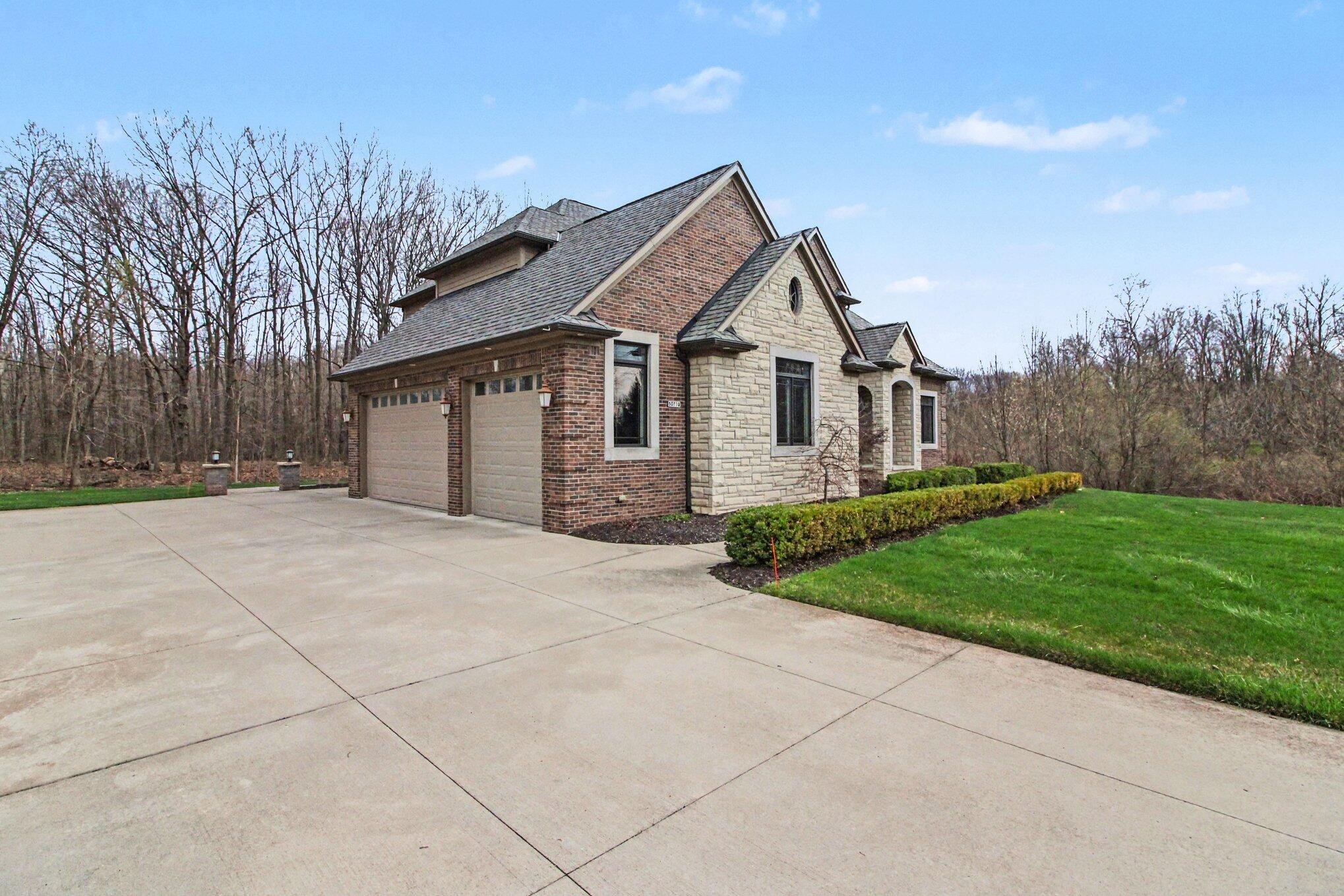Northville, Michigan, 48167, United States, 4 Bedrooms Bedrooms, ,5 BathroomsBathrooms,Residential,Contingent,2041571