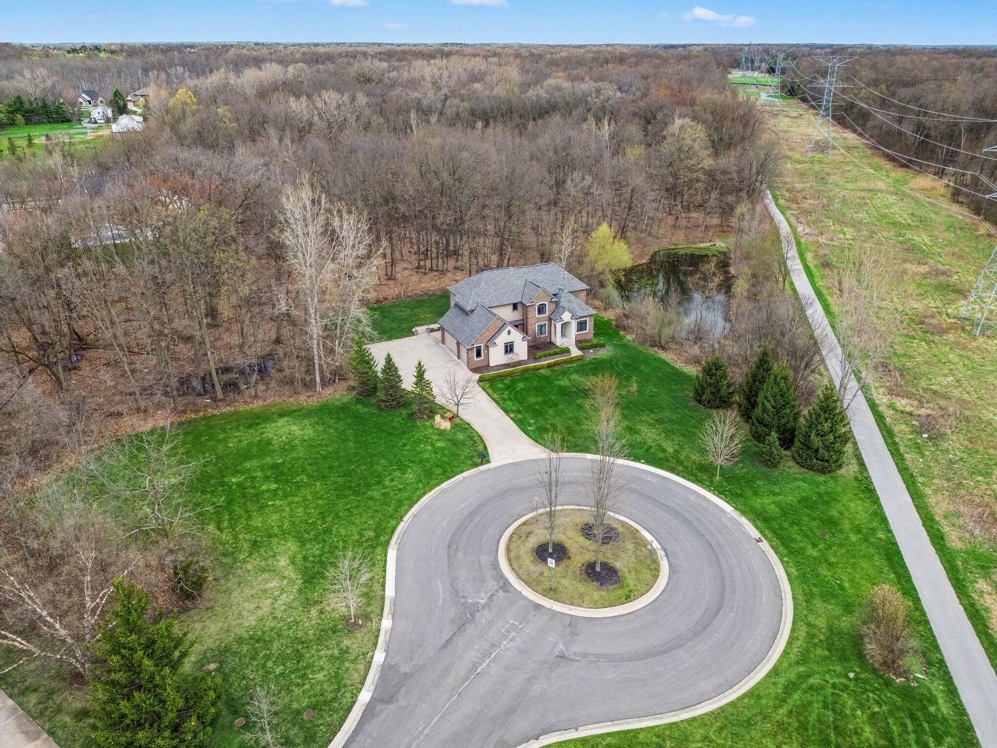 Northville, Michigan, 48167, United States, 4 Bedrooms Bedrooms, ,5 BathroomsBathrooms,Residential,Contingent,2041571