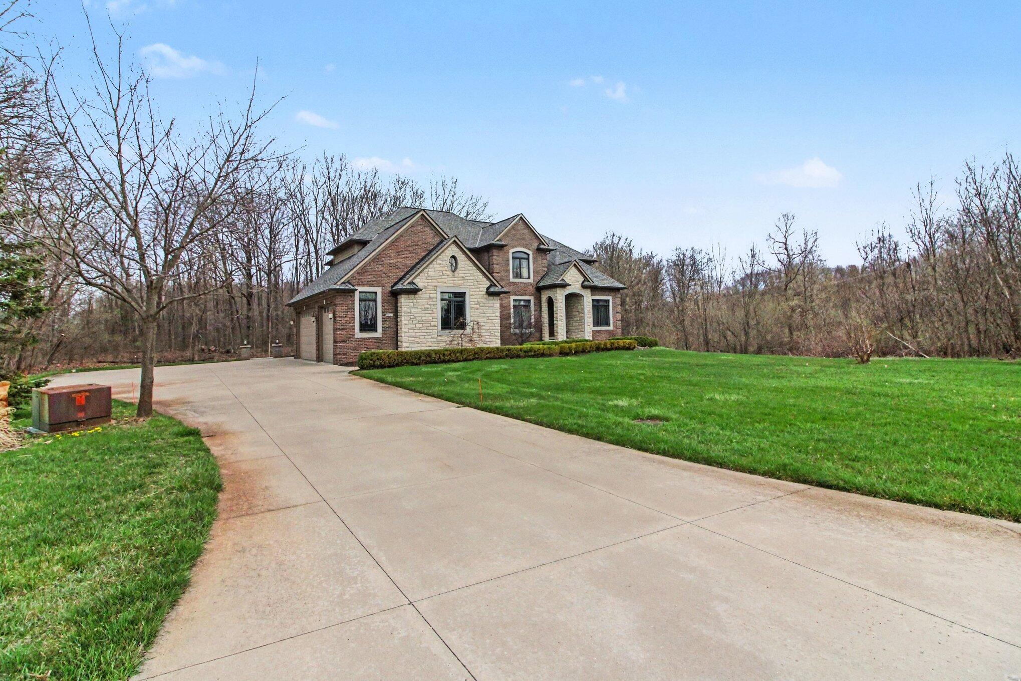 Northville, Michigan, 48167, United States, 4 Bedrooms Bedrooms, ,5 BathroomsBathrooms,Residential,Contingent,2041571