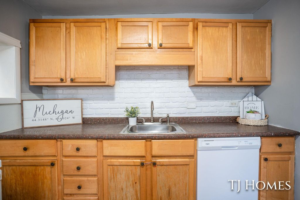 Photo of 1651 Smith Street, Muskegon, MI 49442 (MLS # 25062933)