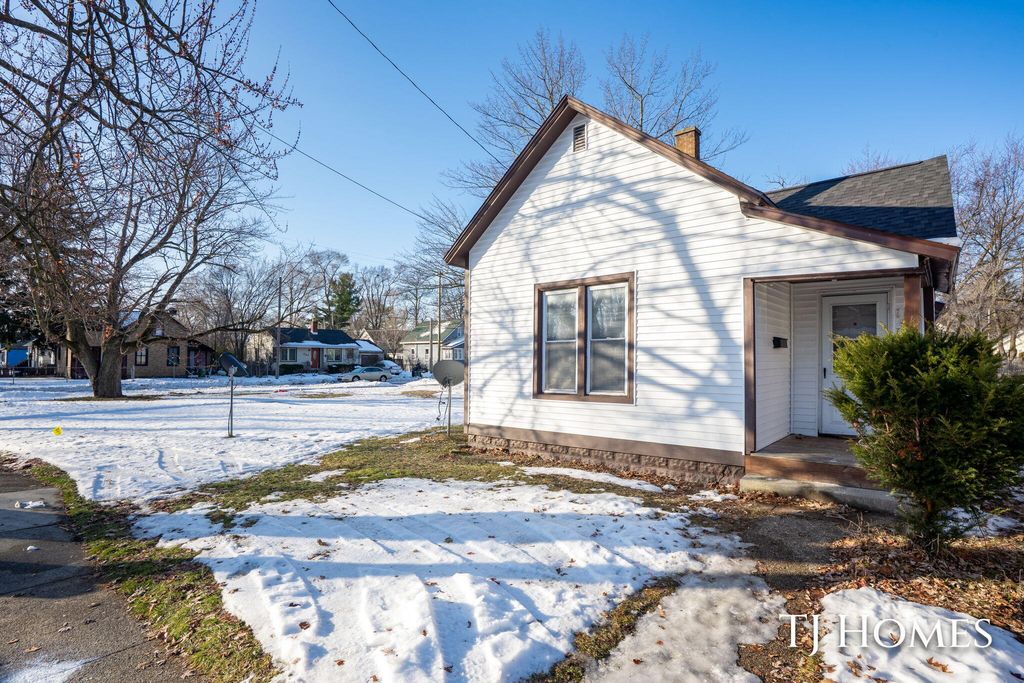 Photo of 1651 Smith Street, Muskegon, MI 49442 (MLS # 25062933)