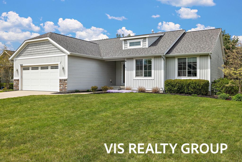 Photo of 15265 Canterbury Lane, Grand Haven, MI 49417 (MLS # 26020480)