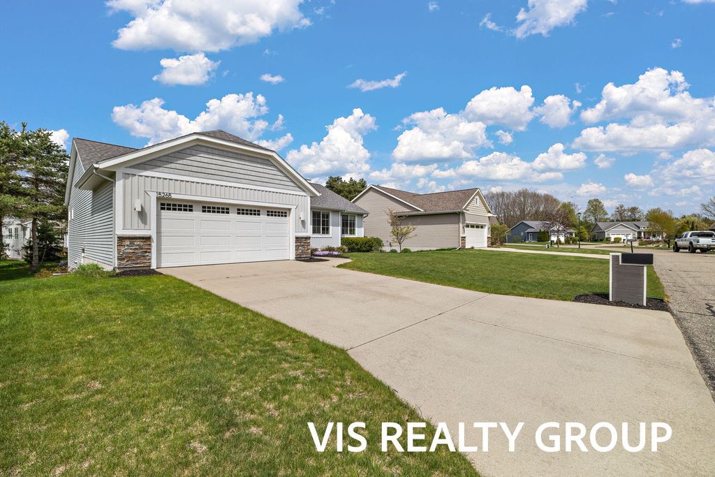 Photo of 15265 Canterbury Lane, Grand Haven, MI 49417 (MLS # 26020480)
