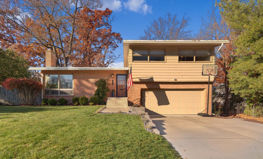 Photo of 1353 Pinecrest Avenue SE, East Grand Rapids, MI 49506 (MLS # 25060499)