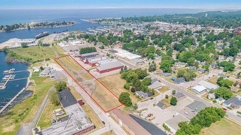Photo of 509 Lake Street, Ludington, MI 49431 (MLS # 22003093)