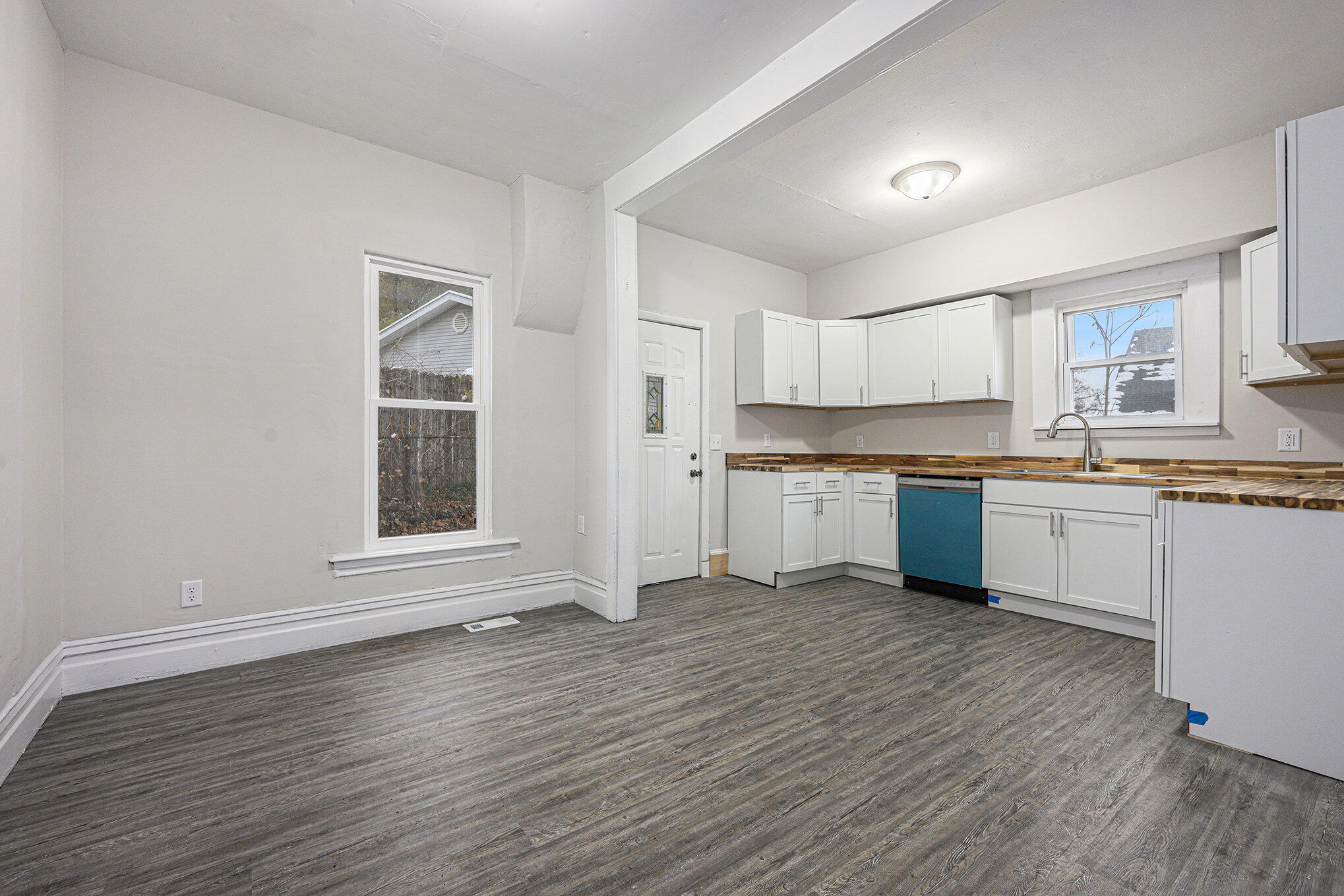 Kalamazoo, Michigan 49048, United States, 3 Bedrooms Bedrooms, ,2 BathroomsBathrooms,Residential,Active,243222